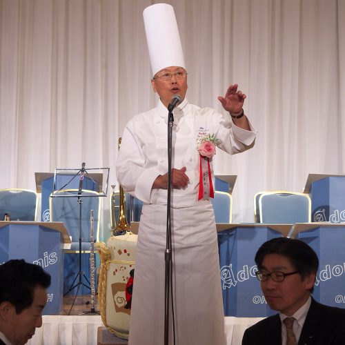 昨年春より京都ホテルオークラ総料理長を務める善養寺明ムッシュ